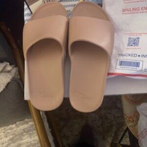Archies- New Woman size 9 mens 7.5
